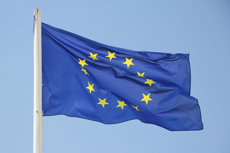 Французский евродепутат Мариани обвинил Зеленского в создании очага напряженности в Европе
