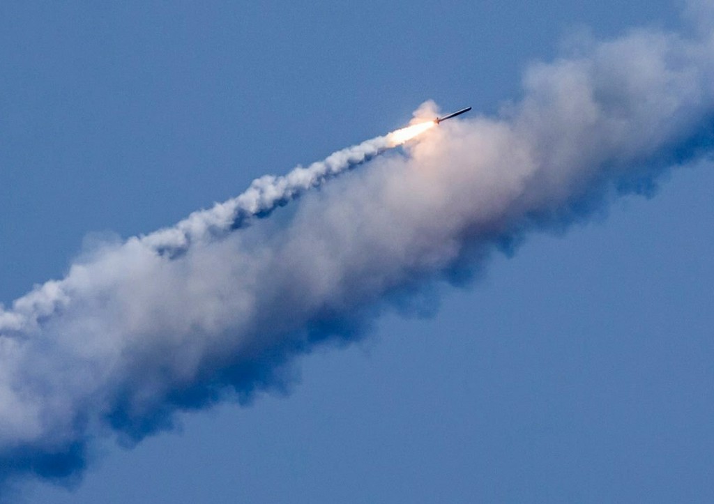 МО России: ракетами «Калибр» уничтожен крупный склад западного оружия ВСУ